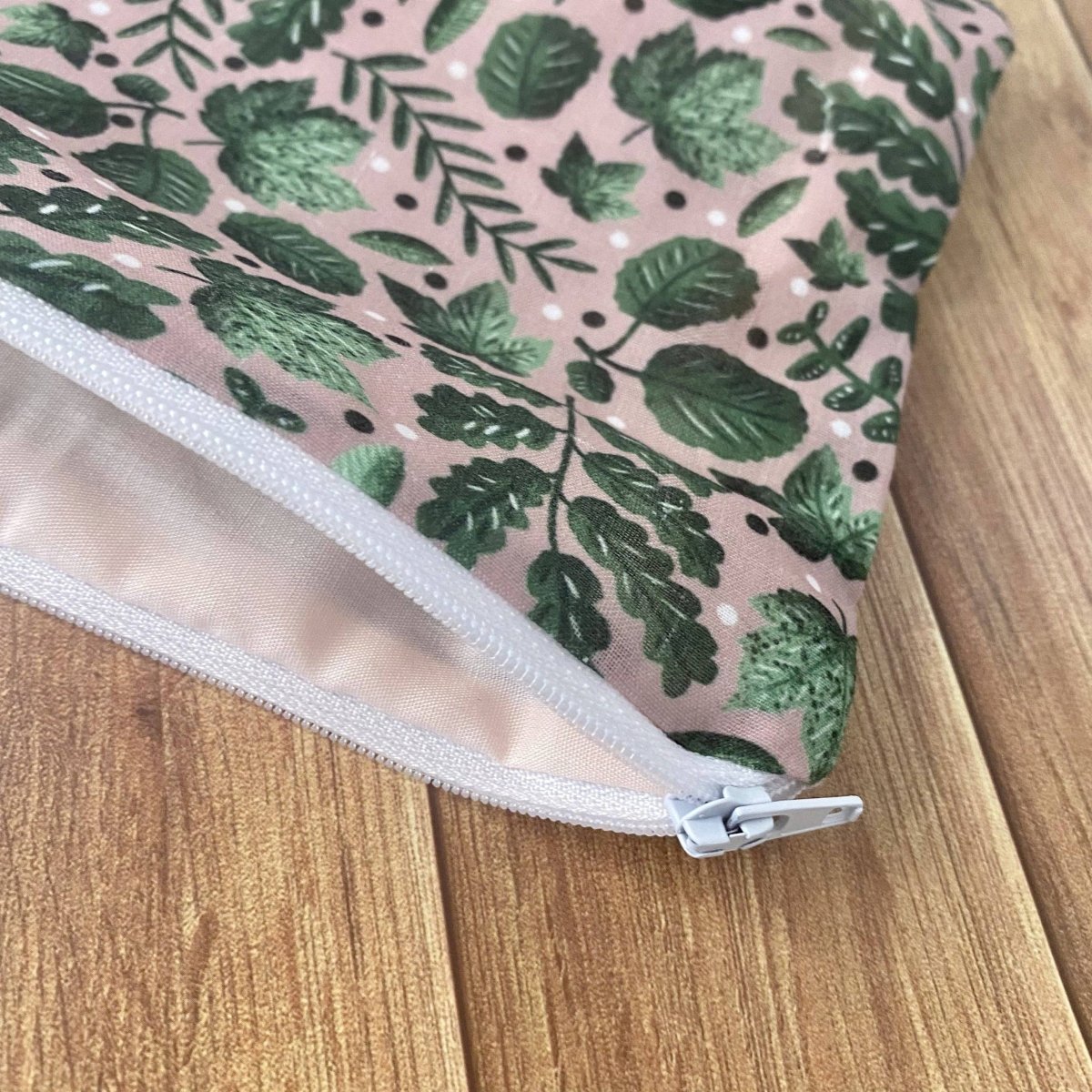 Green Foliage Pouch - Pockets of Bliss