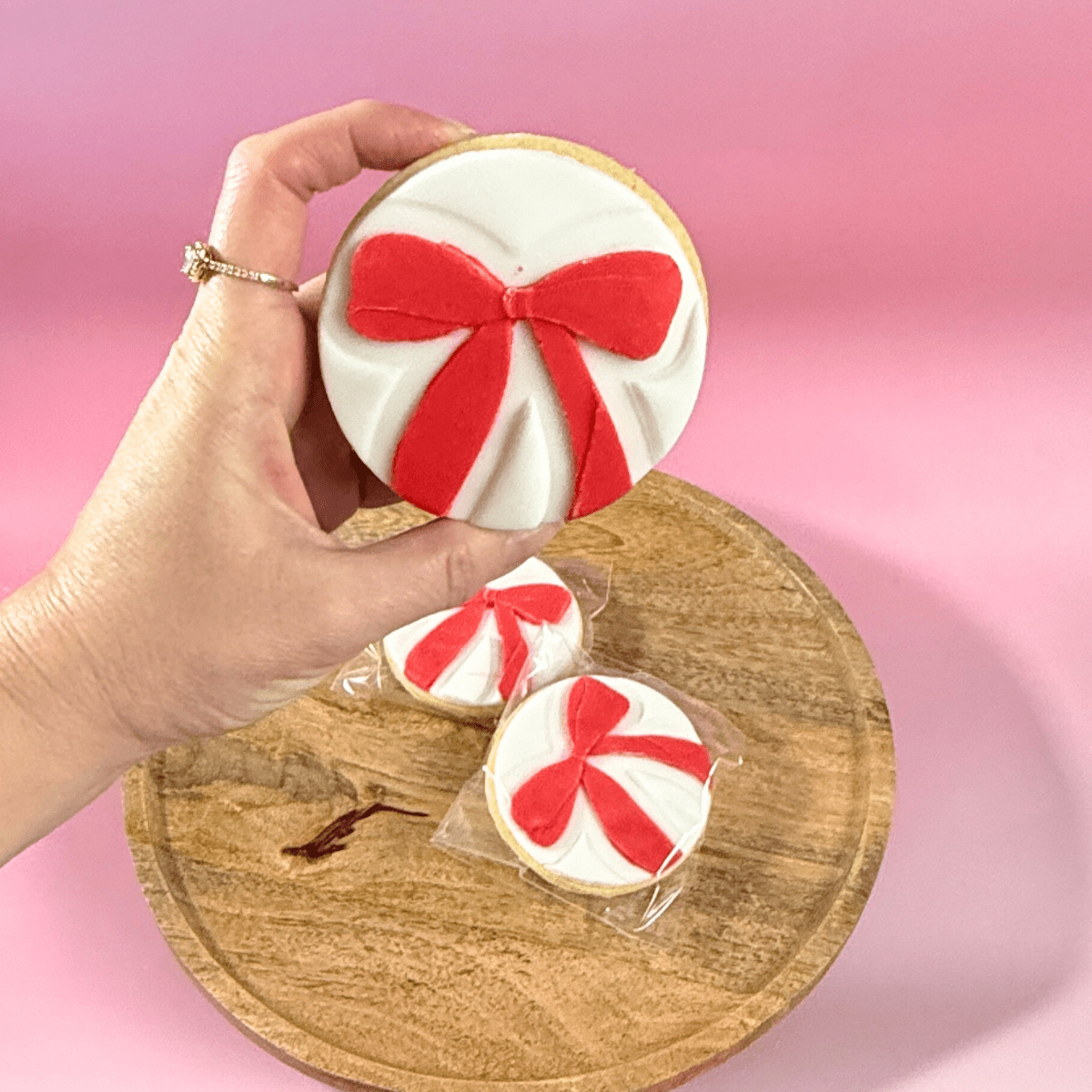 Bow Iced Biscuit - Pockets of Bliss