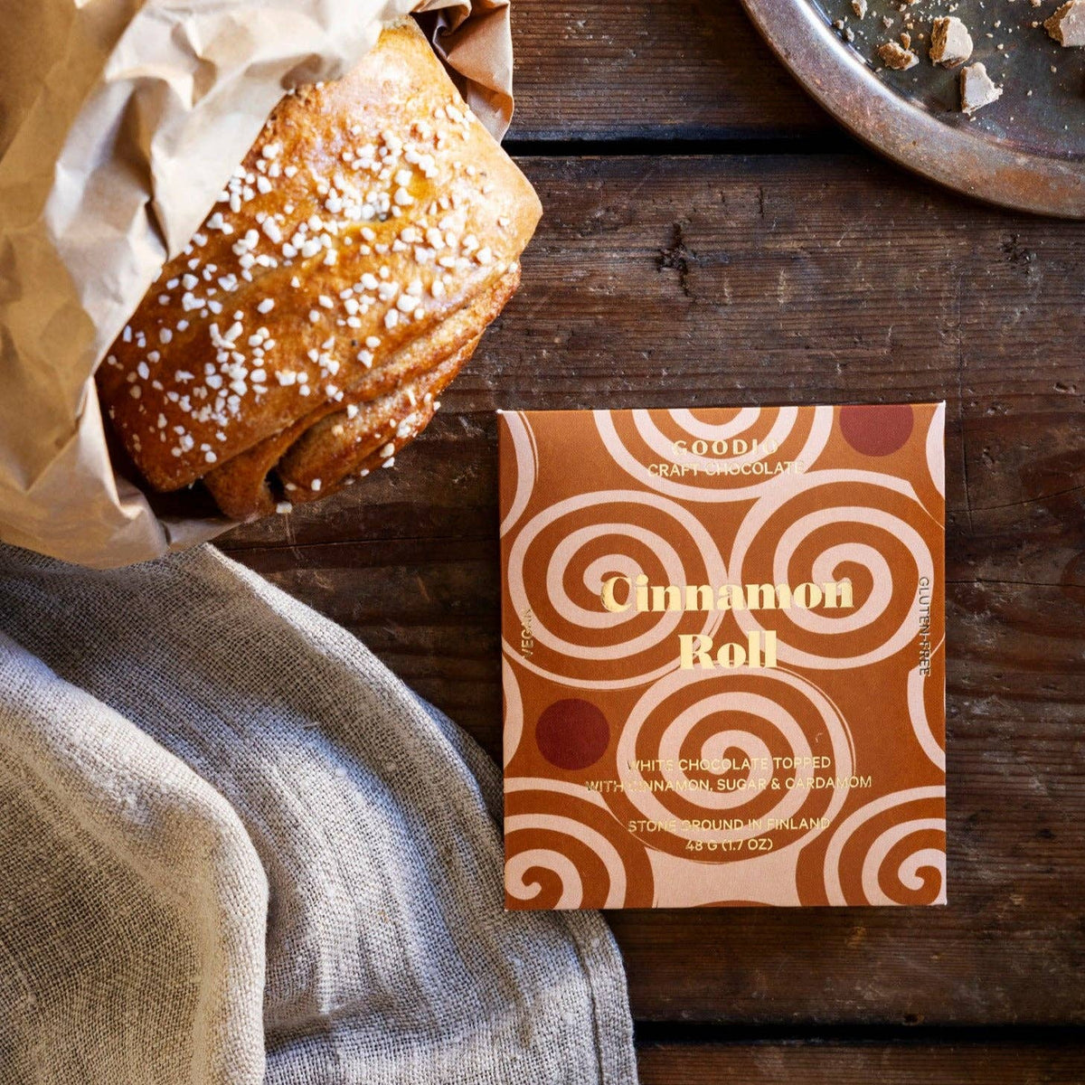 Cinnamon Roll Organic Chocolate Bar – Festive Spiced Indulgence - Pockets of Bliss